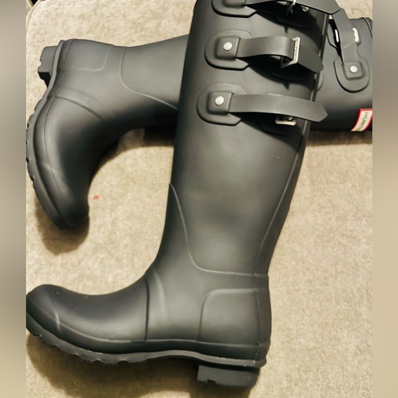 New women’s Hunter tall black rain boots w/ socks - Picture 7 of 15